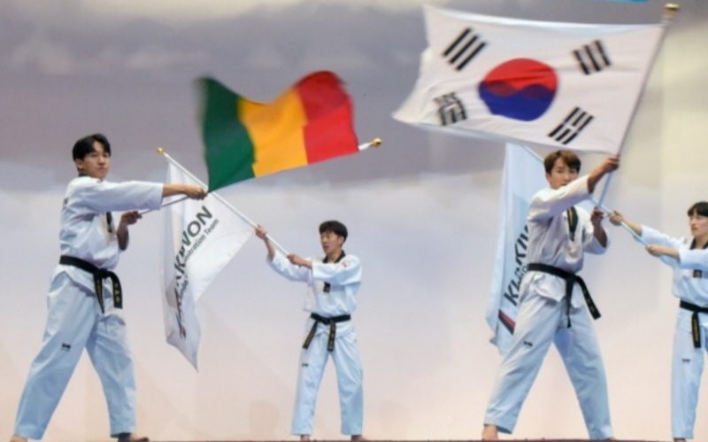 La presentación del equipo de la Kukkiwon.| Embajada de Corea del Sur en Bolivia